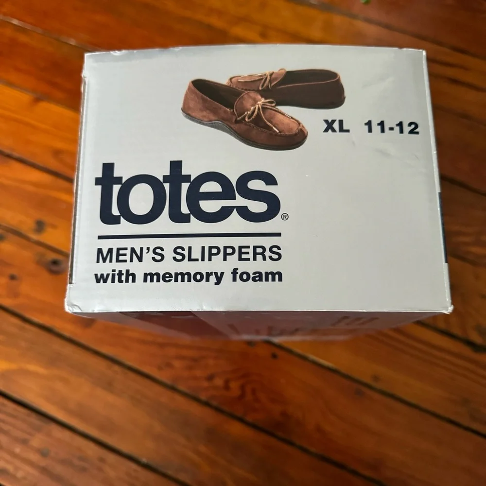 Totes Men’s Cognac Slippers with Memory Foam Size XL 11-12 Indoor/Outdoor Sole